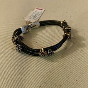 NWT flower bracelet